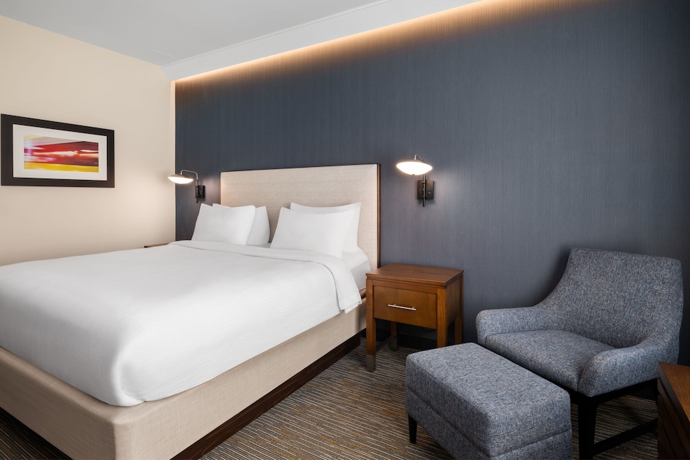 Courtyard by Marriott Seattle SeaTac Airport