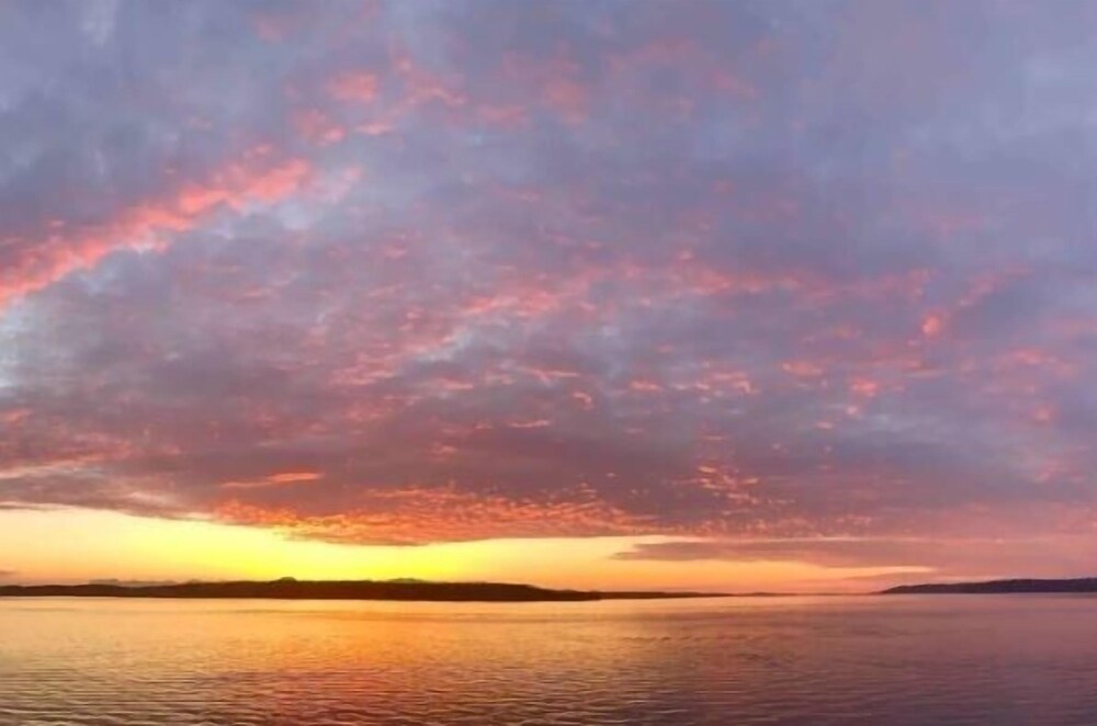 Amazing Sunsets At 3br Over The Puget Sound 3 Bedroom Home by Redawning