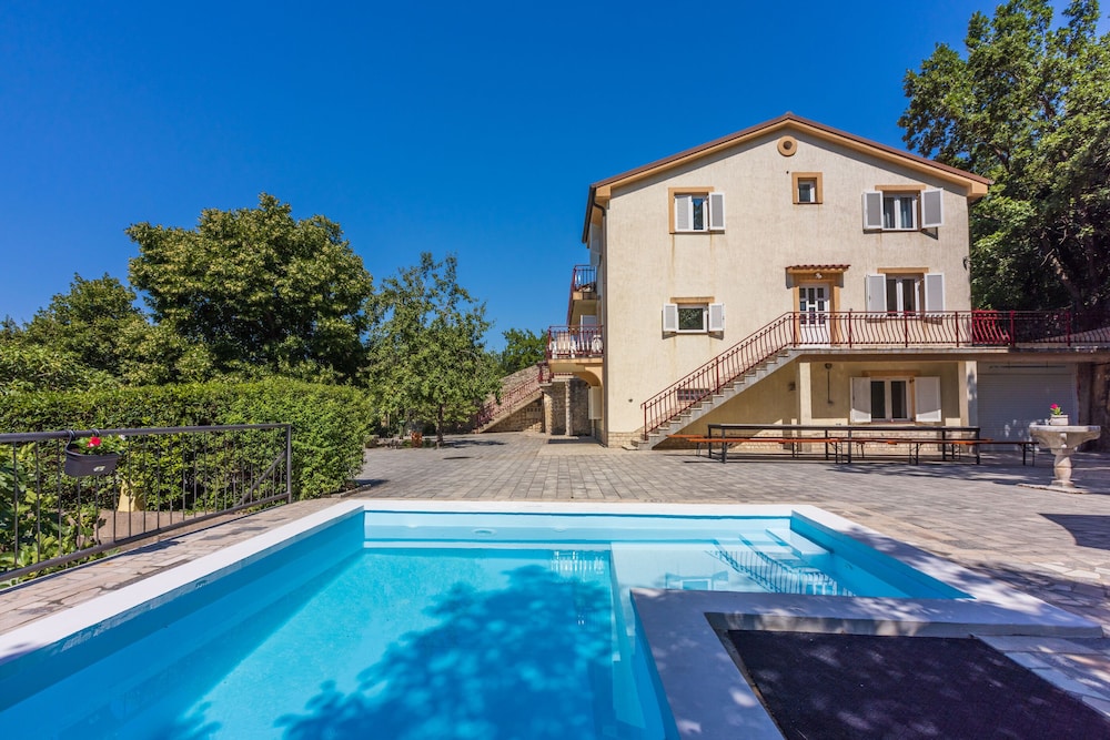 Apartments Neven