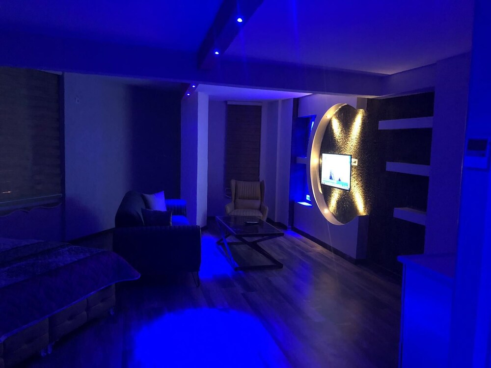 H&M Suit Residence