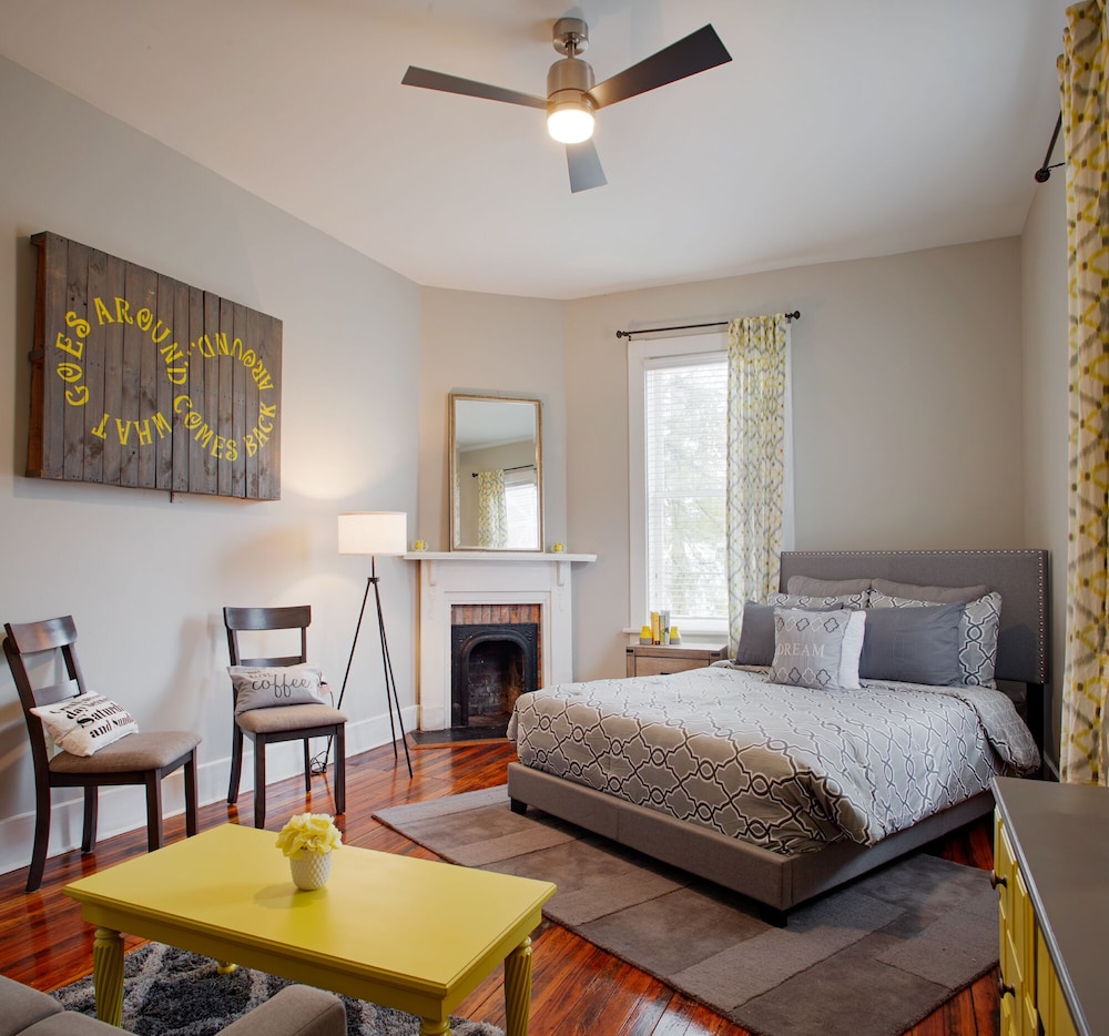 2 Bed Oasis near Forsyth Park