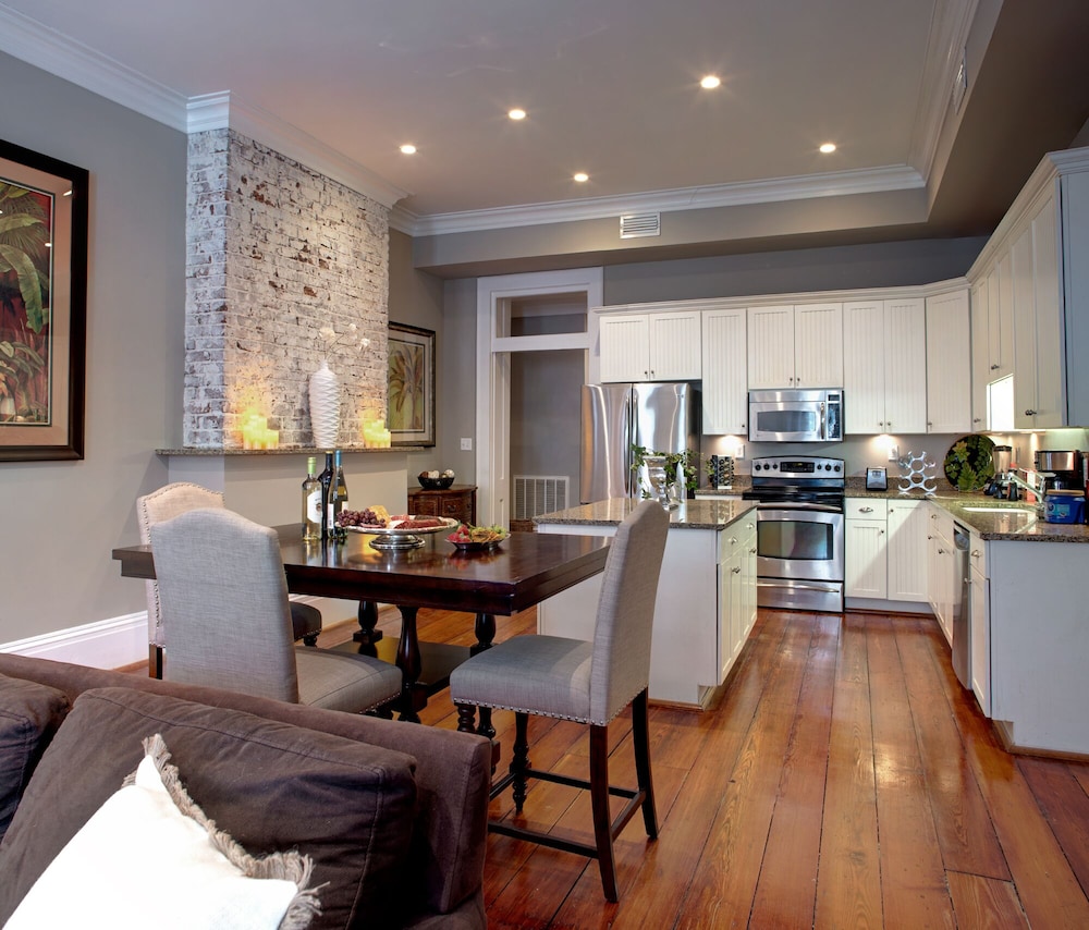 Newly Renovated Parkside Apt