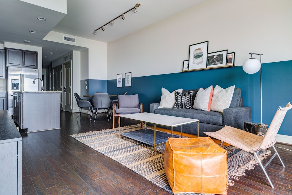 Domio Downtown Stunning 3BR BBQ Grills