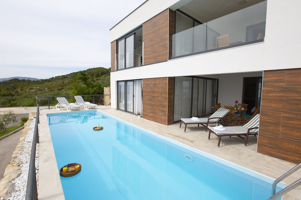 Royal Villa 2