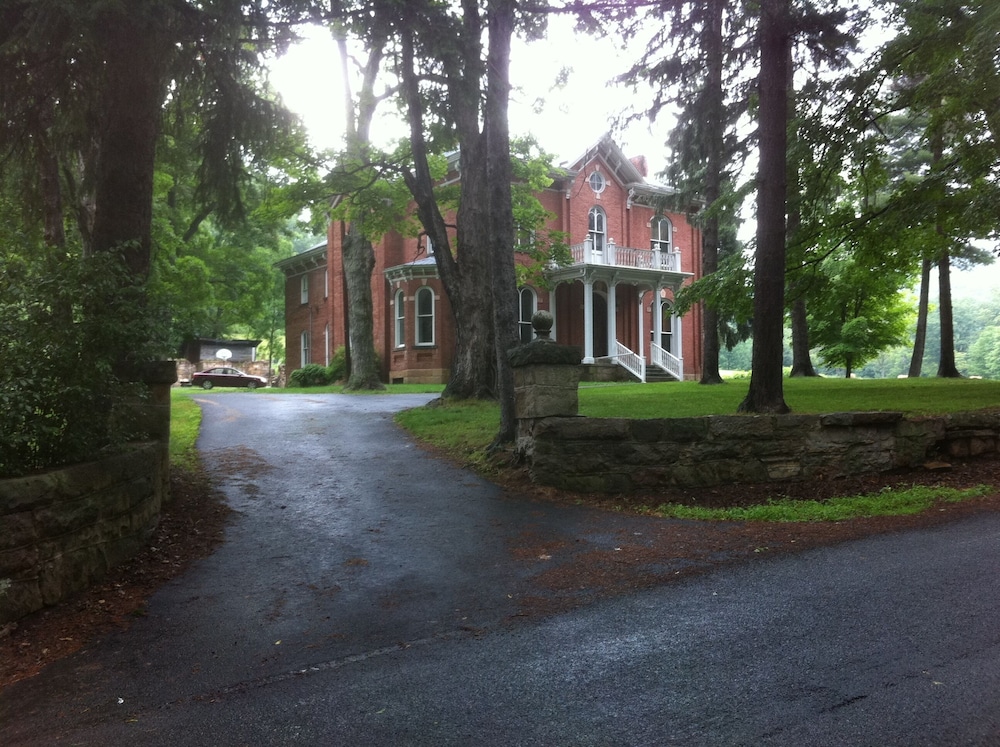 Shaw Mansion Inn