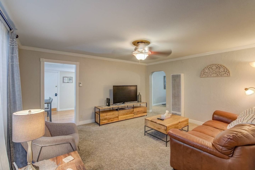 2 Bdolympic Trainingnear Parks, A Lake, Downtown