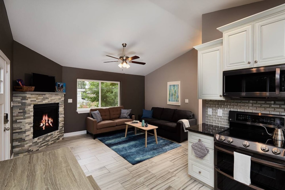 Treetop APT Café Olympic Center & Dwntwn