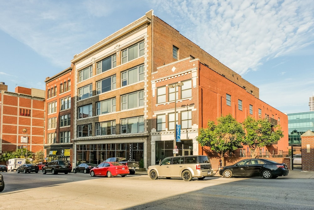 FRONTDESK 915 Broadway Apts Downtown Kansas City