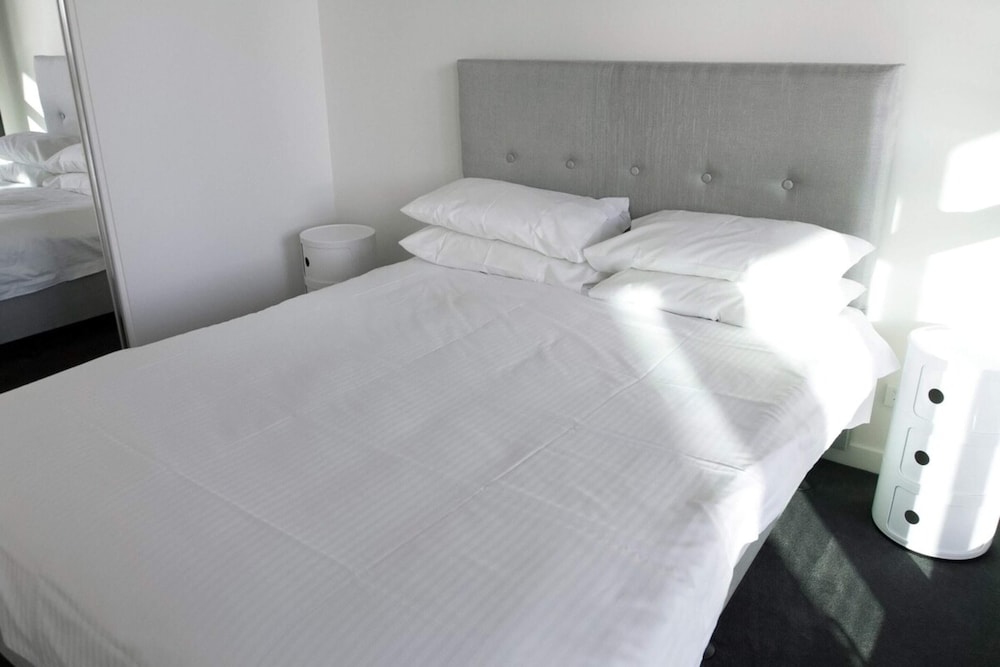 Modern Light-filled Luxury 1bedroom Apartment in South Melbourne