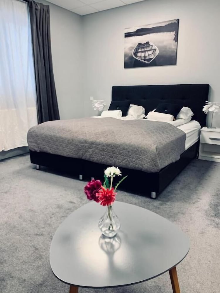 Hotel Tjarna Keflavik Airport