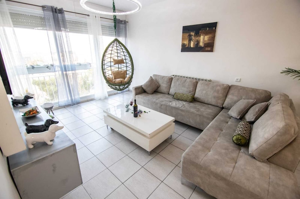 Art Apartment Near Mamila best Location 1