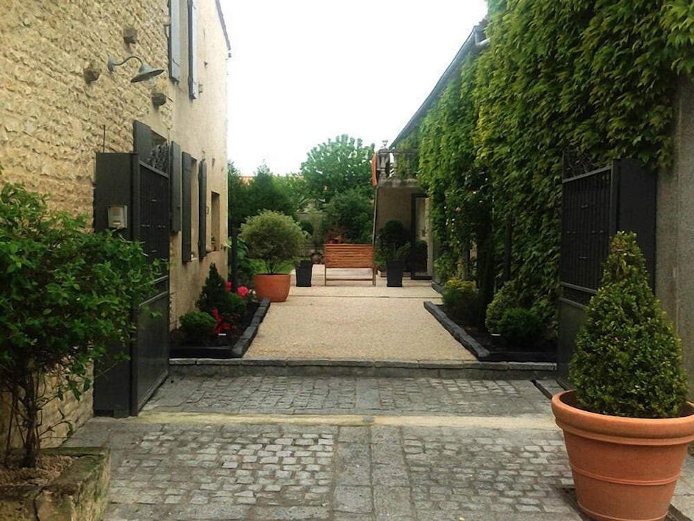 Les Hôtes du Paradis