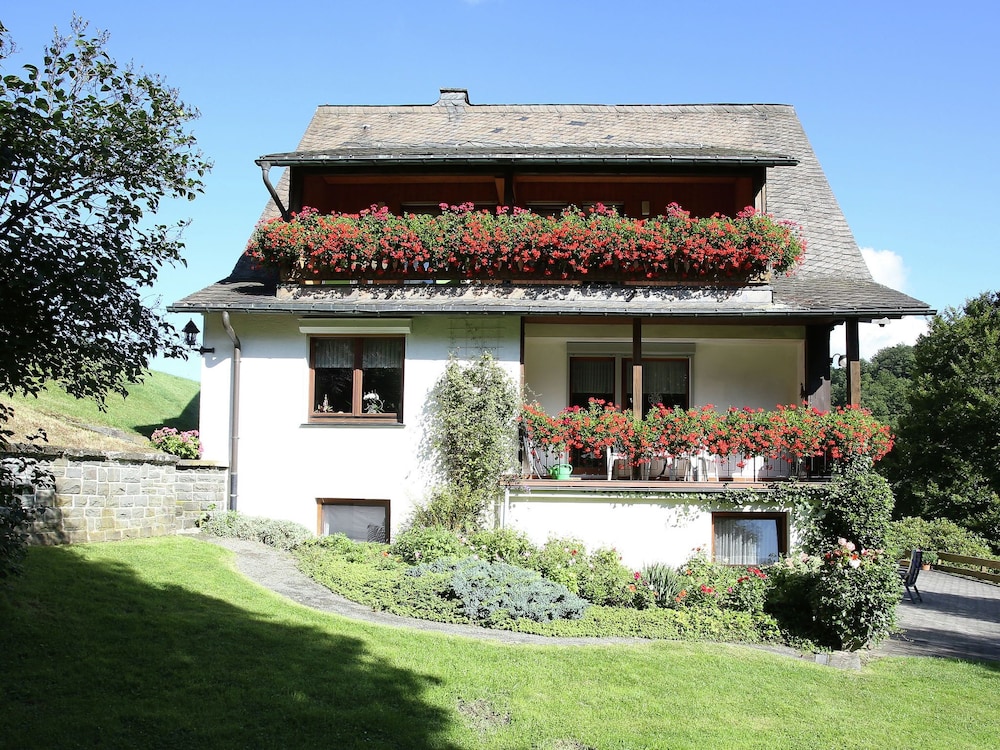 Lovely Apartment in Oberkirchen near Golfing & Horse Riding