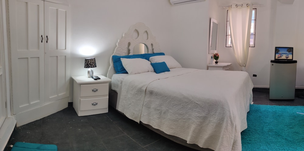 Larimar Beach Apartment