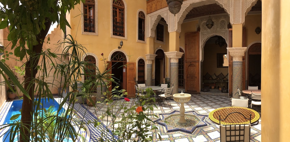Riad Layalina