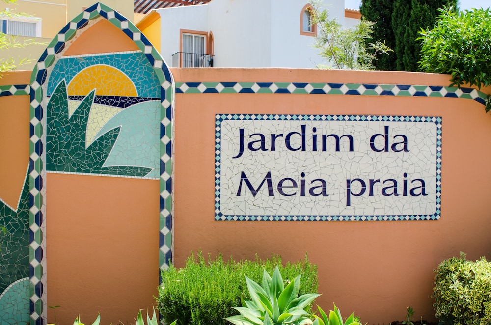 Jardim Da Meia Praia Hotel