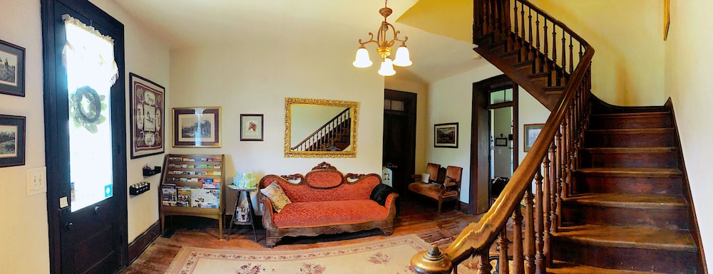 Main Street Bed & Breakfast Established in 1810