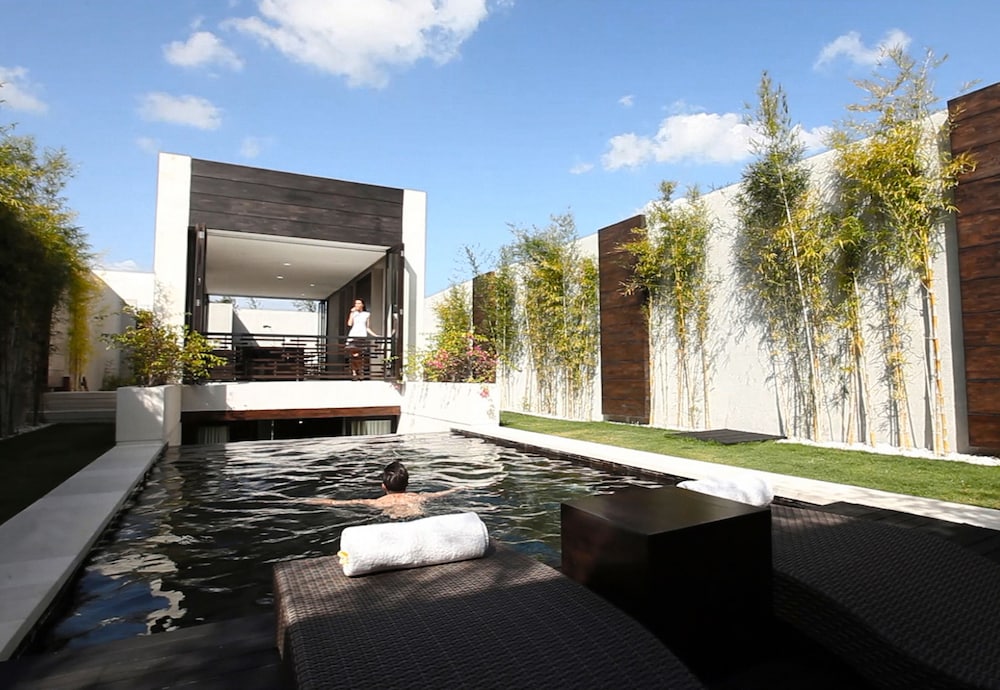 eqUILIBRIA SEMINYAK - CHSE Certified