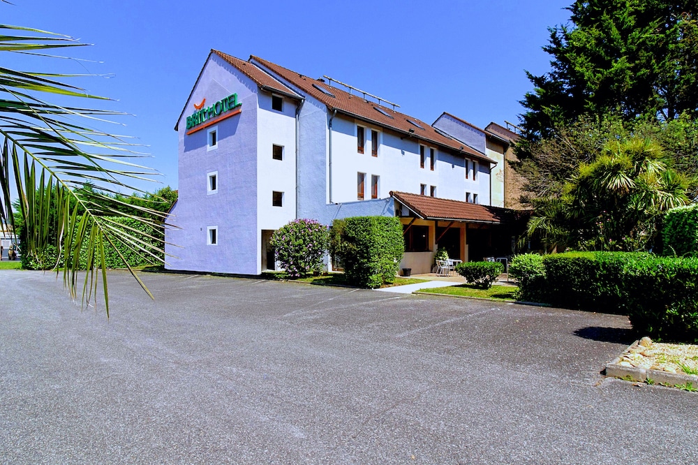 Brit Hotel Confort Pau Lons