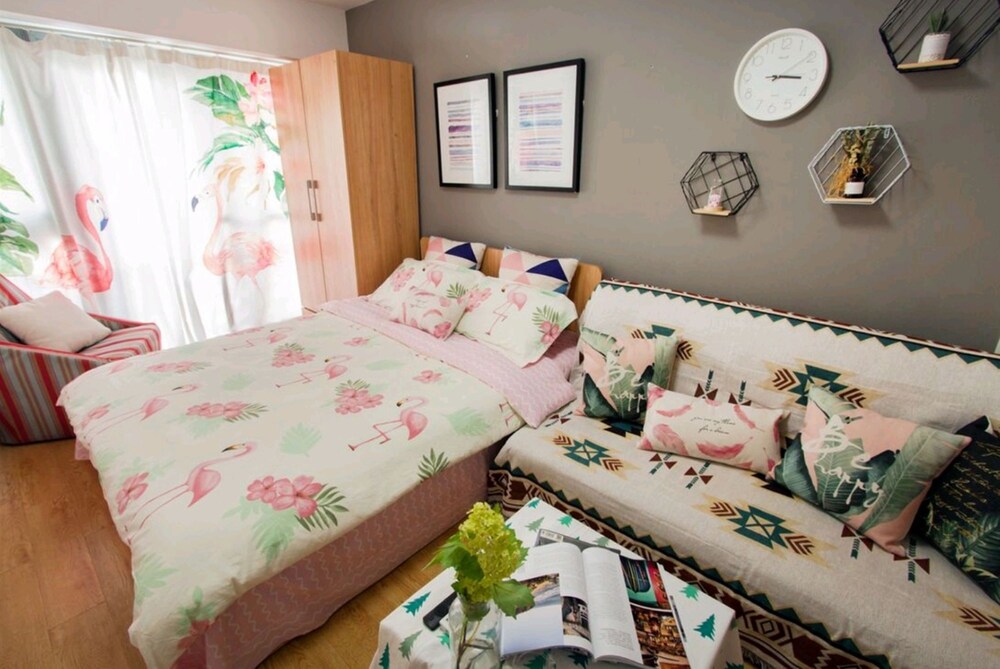 Life Times Cozy Room Downtown