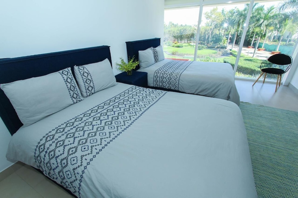 Luxury Apartment in Marina Vallarta-garden
