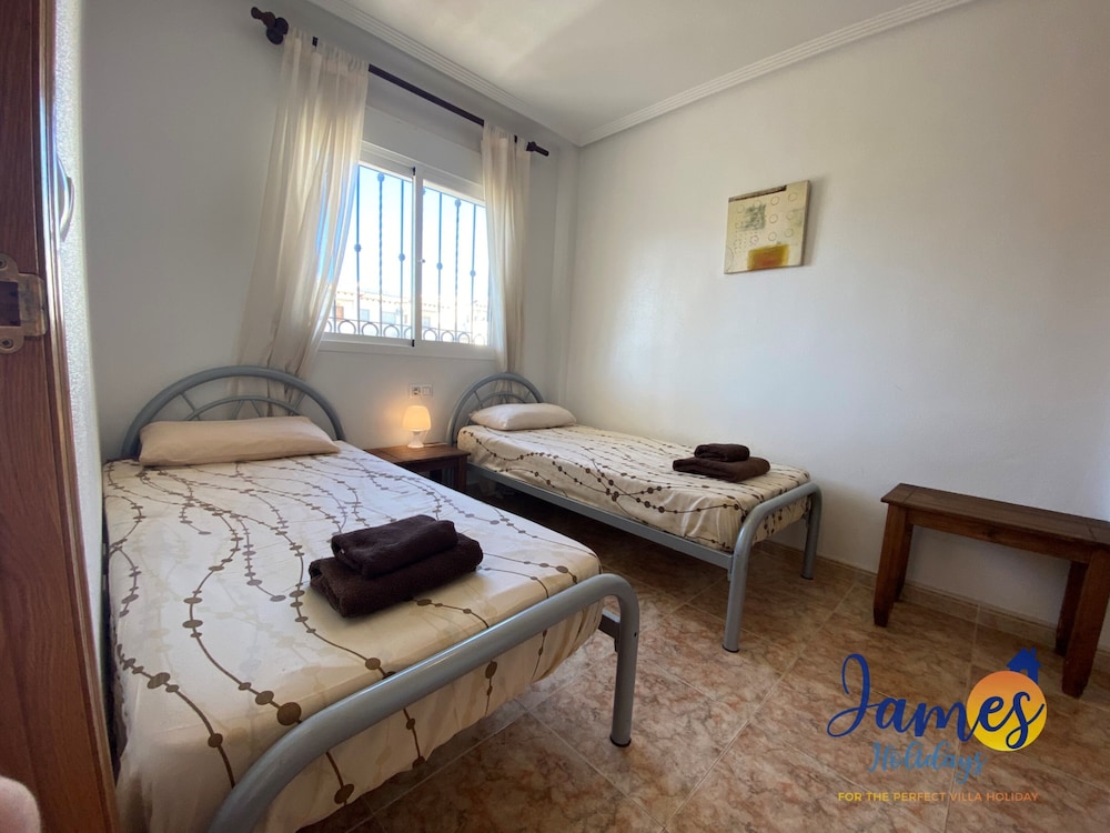 La Cinuelica R3 1st flr apt Overlooking Pool L149