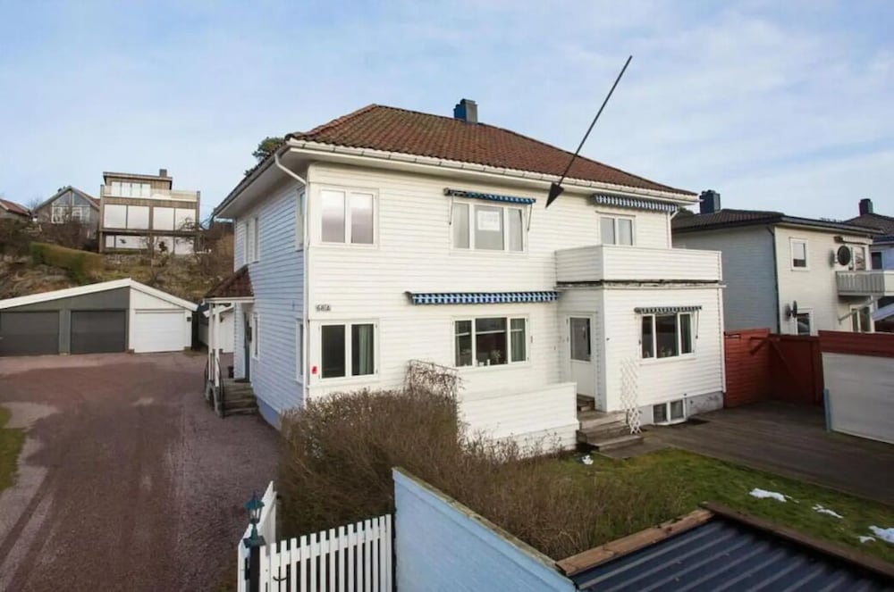 StayPlus Central Five Bedroom Home