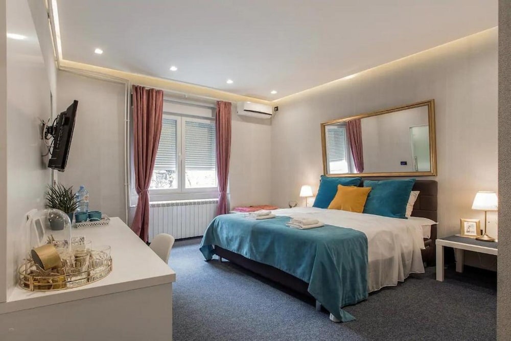 Central Business Apartment