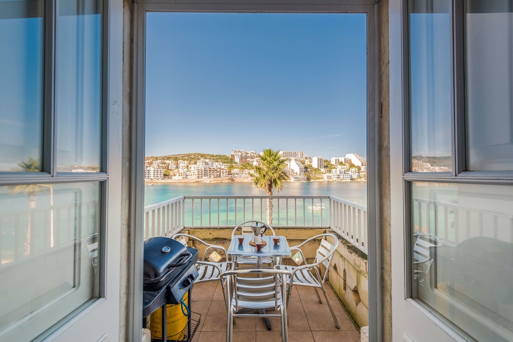 Blue Harbour 1 Seafront Holiday 2-bedroom Apartment With Terrace St Pauls Bay
