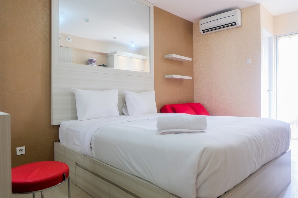 Studio Room at Bassura City Apartment near Mall