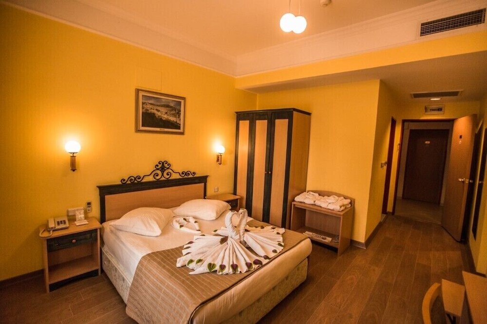 Tassaray Hotel