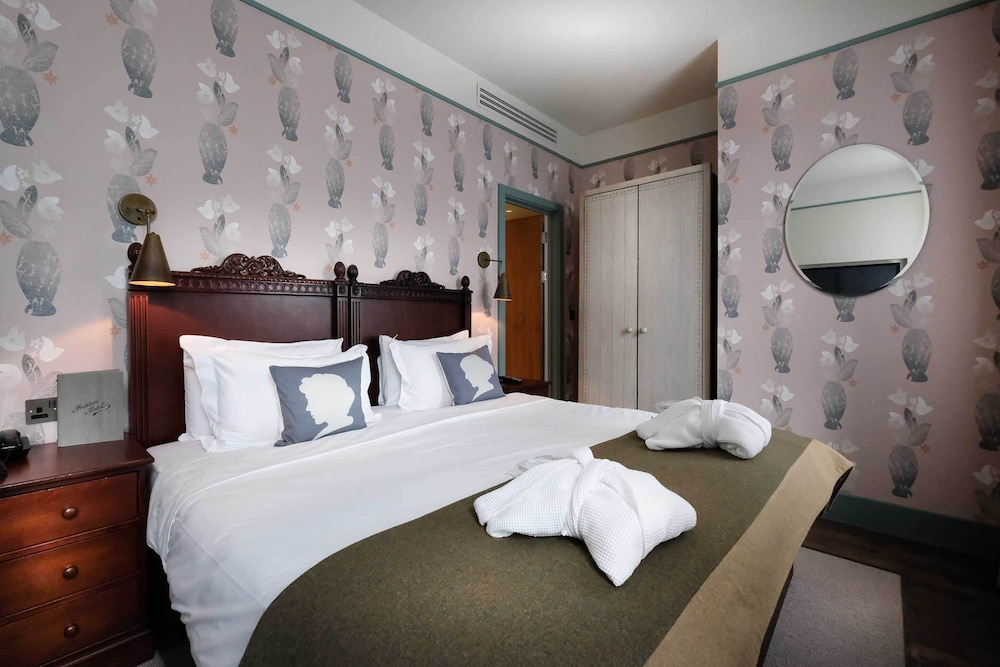 Morton Hotel