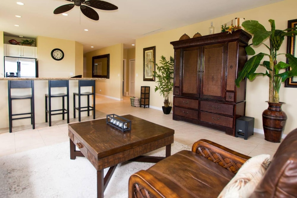 Classy Artsy Ocean-view Unit Near Pool at Pacifico in Coco Sleeps 6