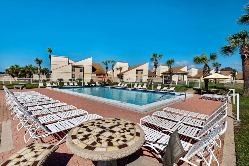 Horizon South by Book That Condo