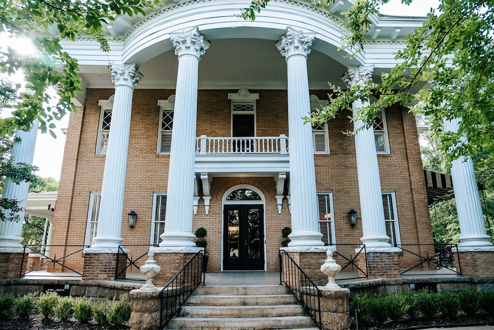 Heritage House Bed & Breakfast - Boutique Adults-Only Inn