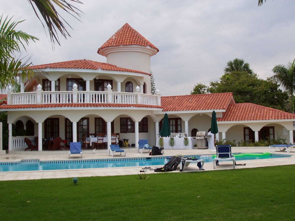 3br Villa With Vip Access - All Inclusive Program With Alcohol Included