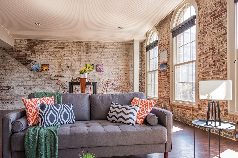 FRONTDESK 111 W Main St Apts Downtown Louisville