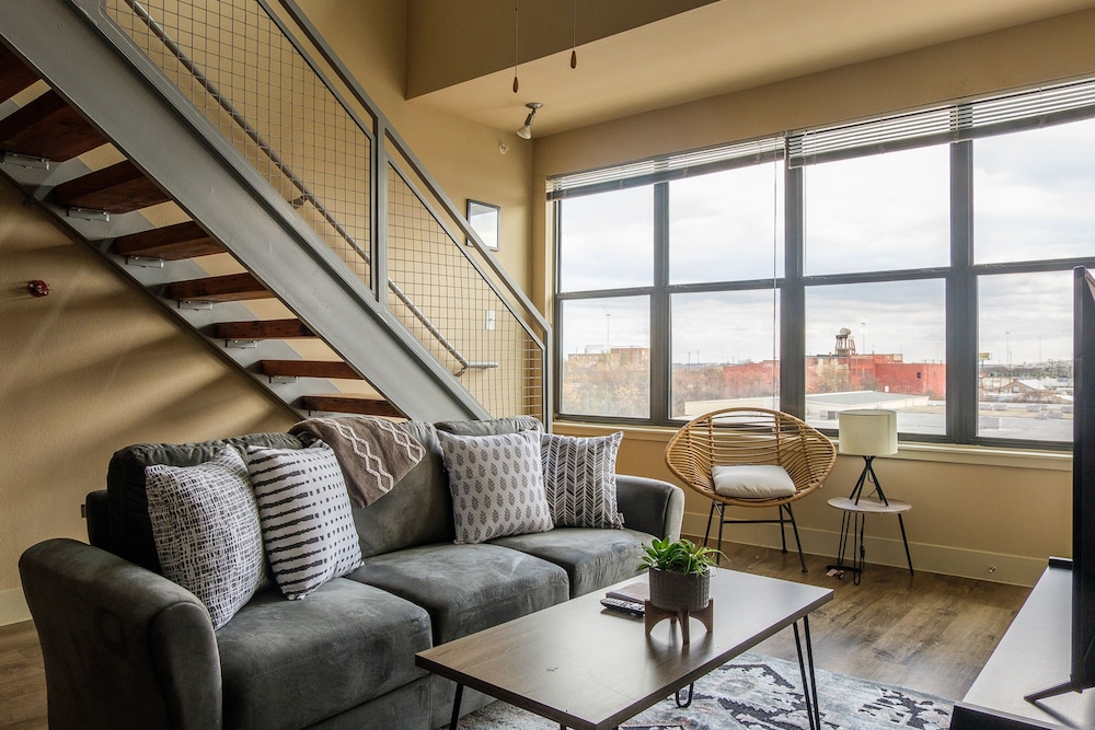 FRONTDESK The Depot Apts Downtown Fort Worth