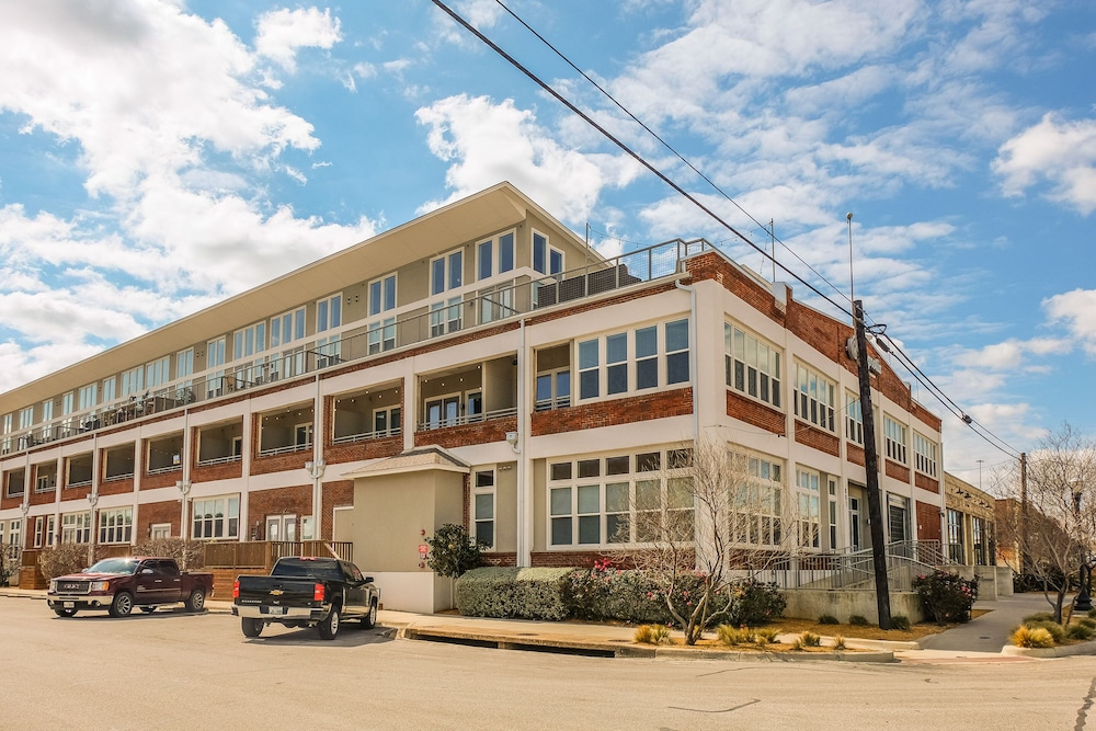 FRONTDESK Southside District Apts Downtown Fort Worth