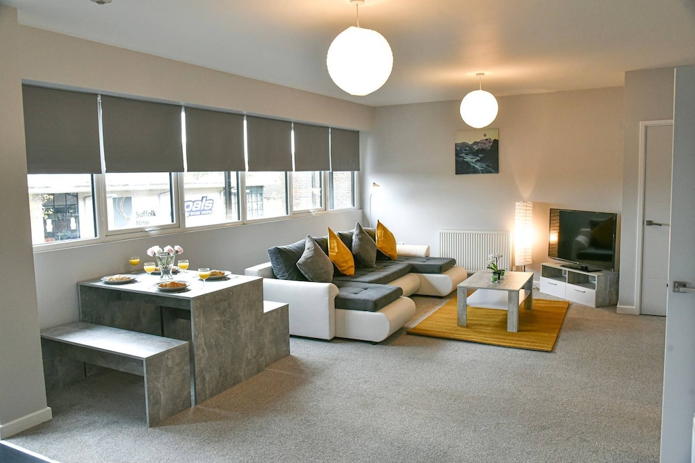 Massive 2bd Central Ipswich