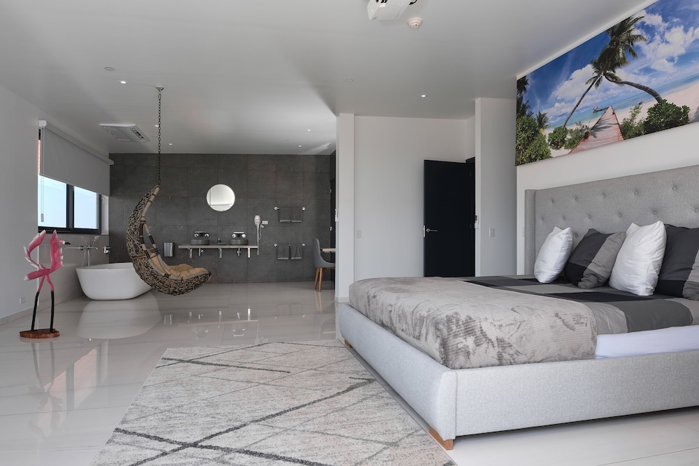 Gray Door Apartments - Adults Only