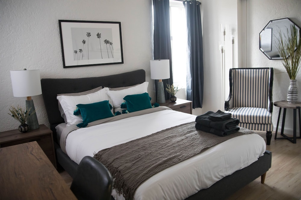 Charming Studio in Beverly Boulevard! Sleeps 2!