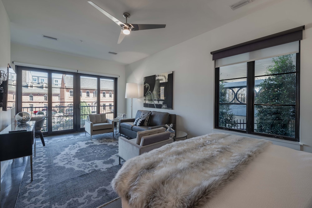 121 Hotel by AvantStay