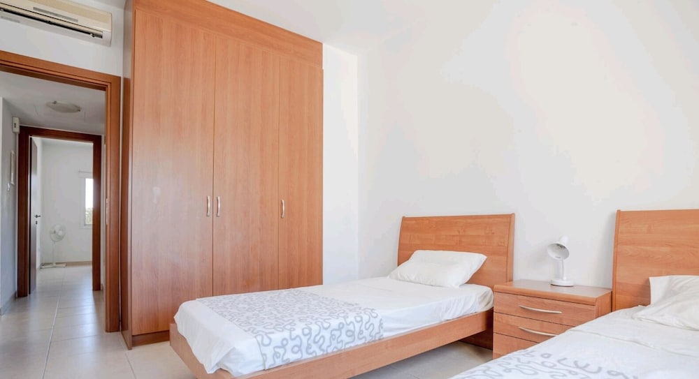 Modern and Spacious 2 bed Apartment in Peyia