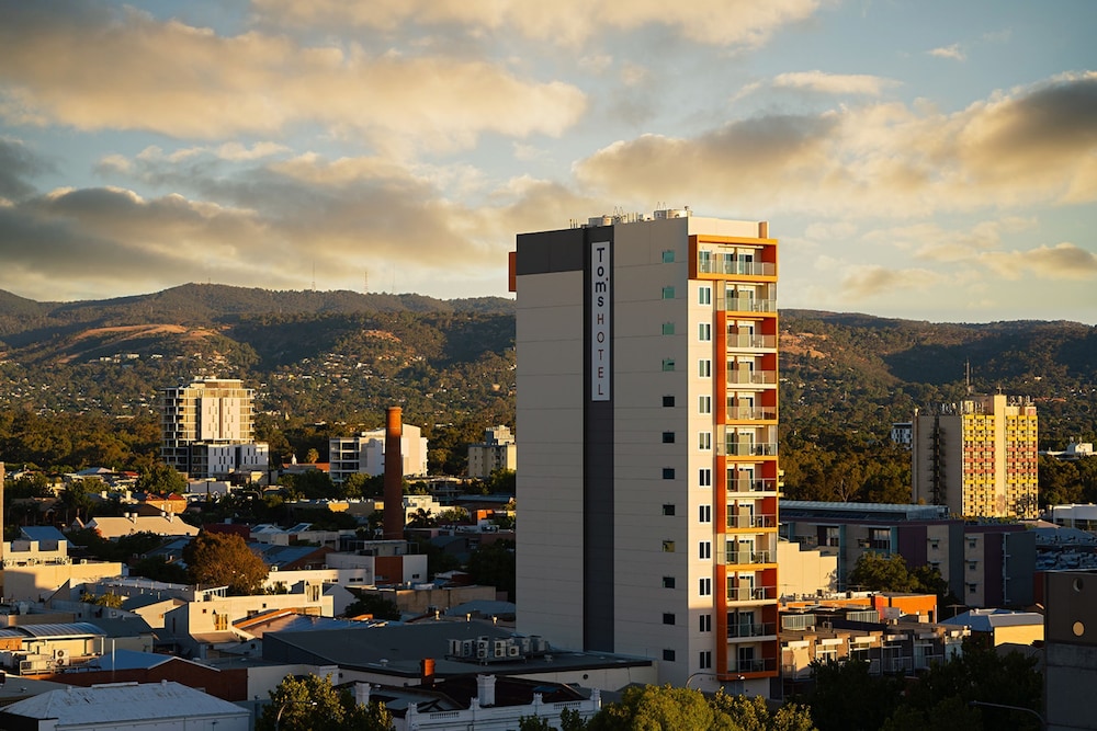 Tom's Court Hotel