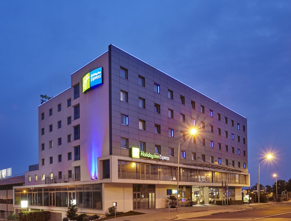 Holiday Inn Express Lisbon - Alfragide, an IHG Hotel