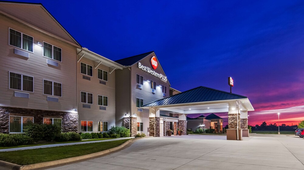 Best Western Plus Green Mill Village Hotel & Suites