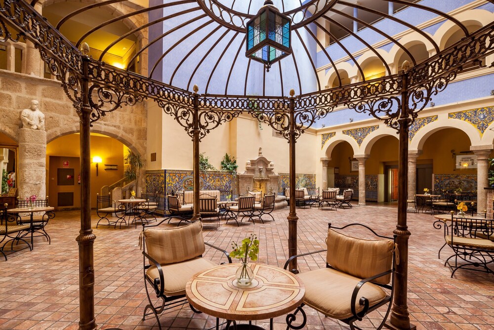 Hotel ILUNION Mérida Palace