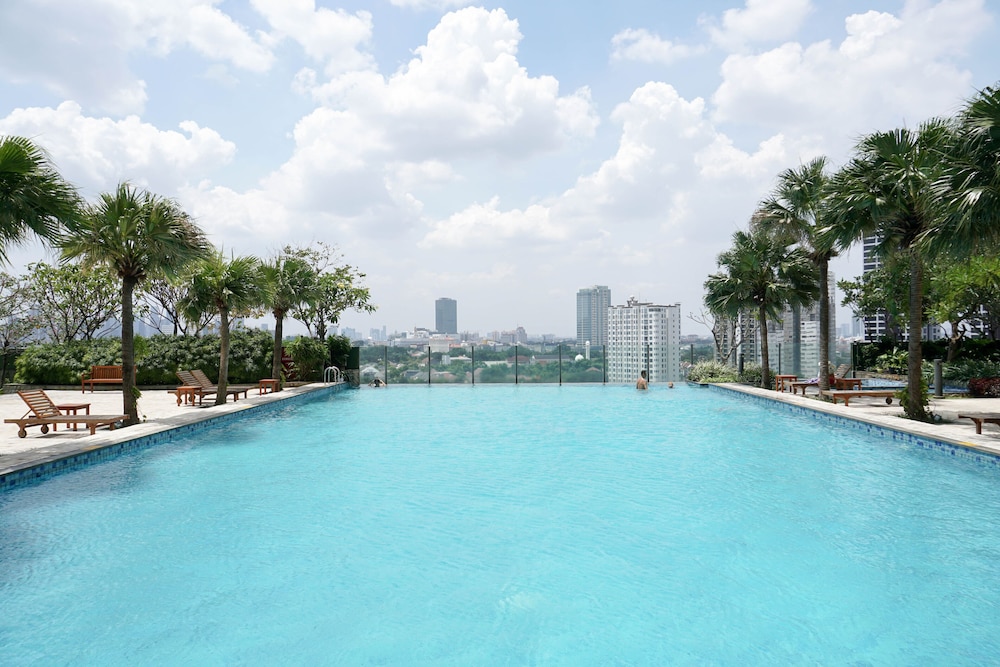 Comfy Luxurious 3BR Gandaria Heights Apartment