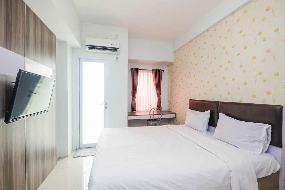 Minimalist Tamansari Mahogany Studio Apartment with City View